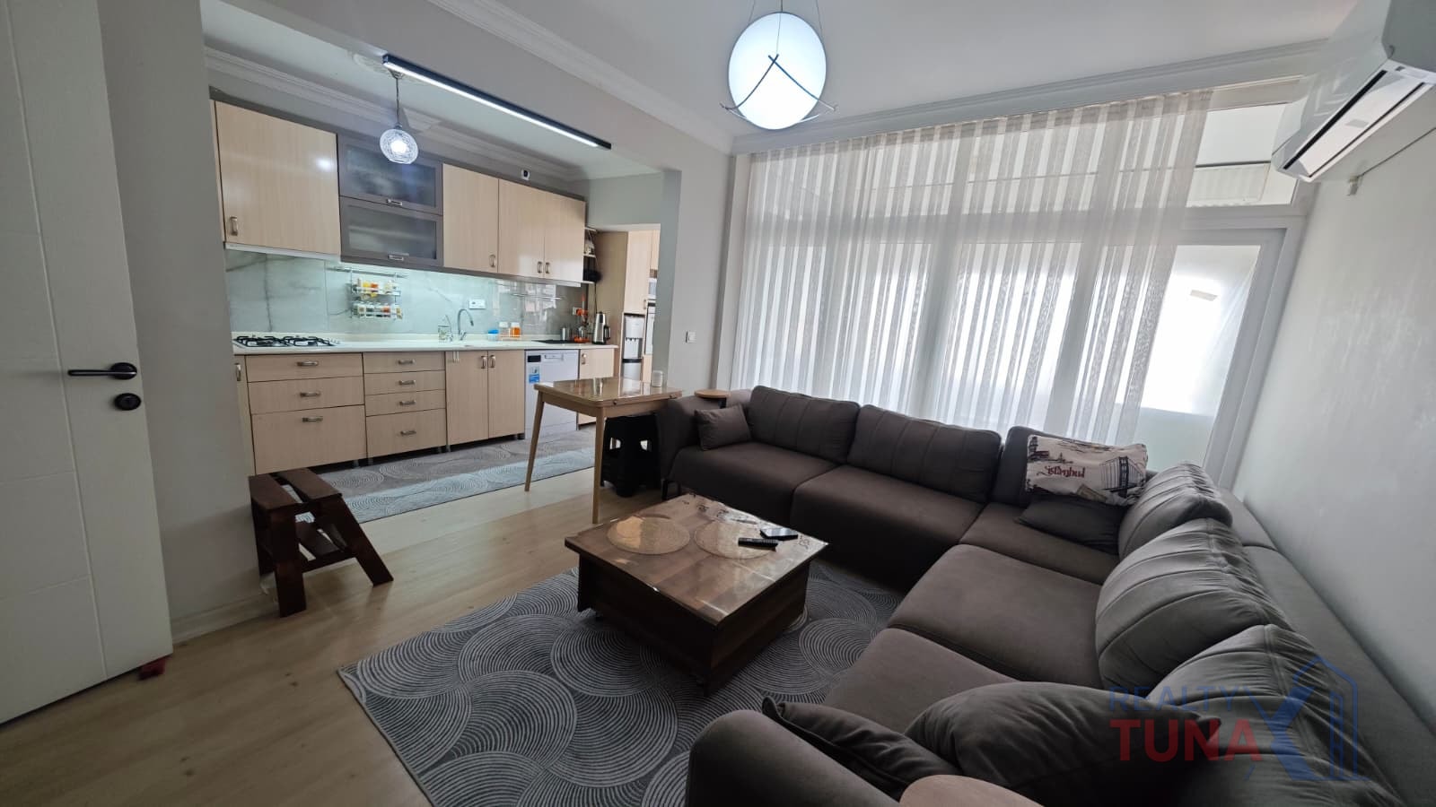 🏡 ÜÇGEN MAHALLESİ'NDE SATILIK 3+1 GENİŞ DAİRE 🏡 📍 Konum: Üçgen Mahallesi 🏢 Kat: 6 Katlı Binanın 4. Katı 🛏 Oda Sayısı: 3+1 🏗 Bina Yaşı: 30+ 🔹 (ASANSÖRLÜ SEÇENEK) 🛗 Asansör: Var ✨ Öne Çıkan Özel