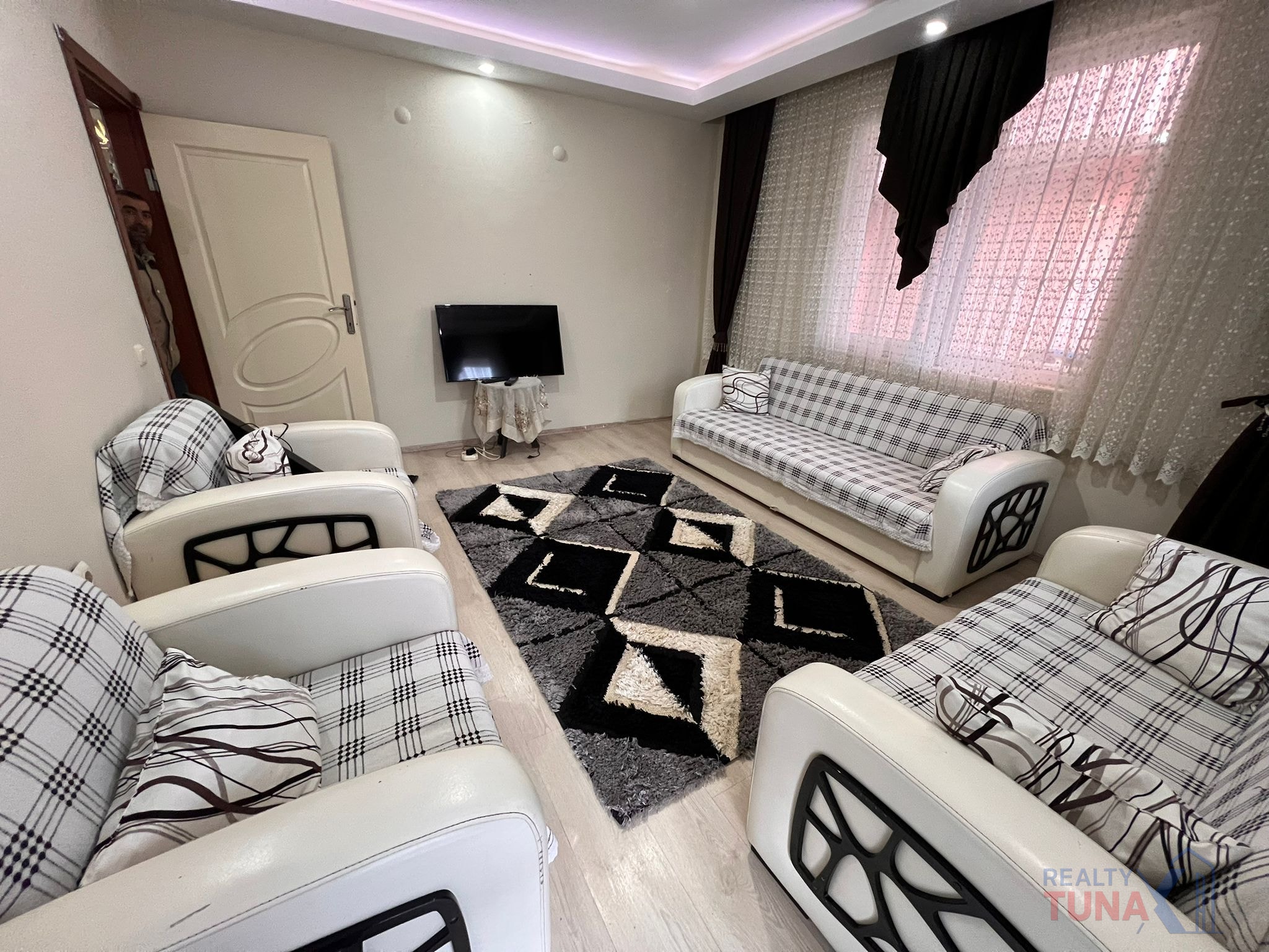 Muratpaşa Etiler’de Kiralık 3+1 FULL EŞYALI DAİRE